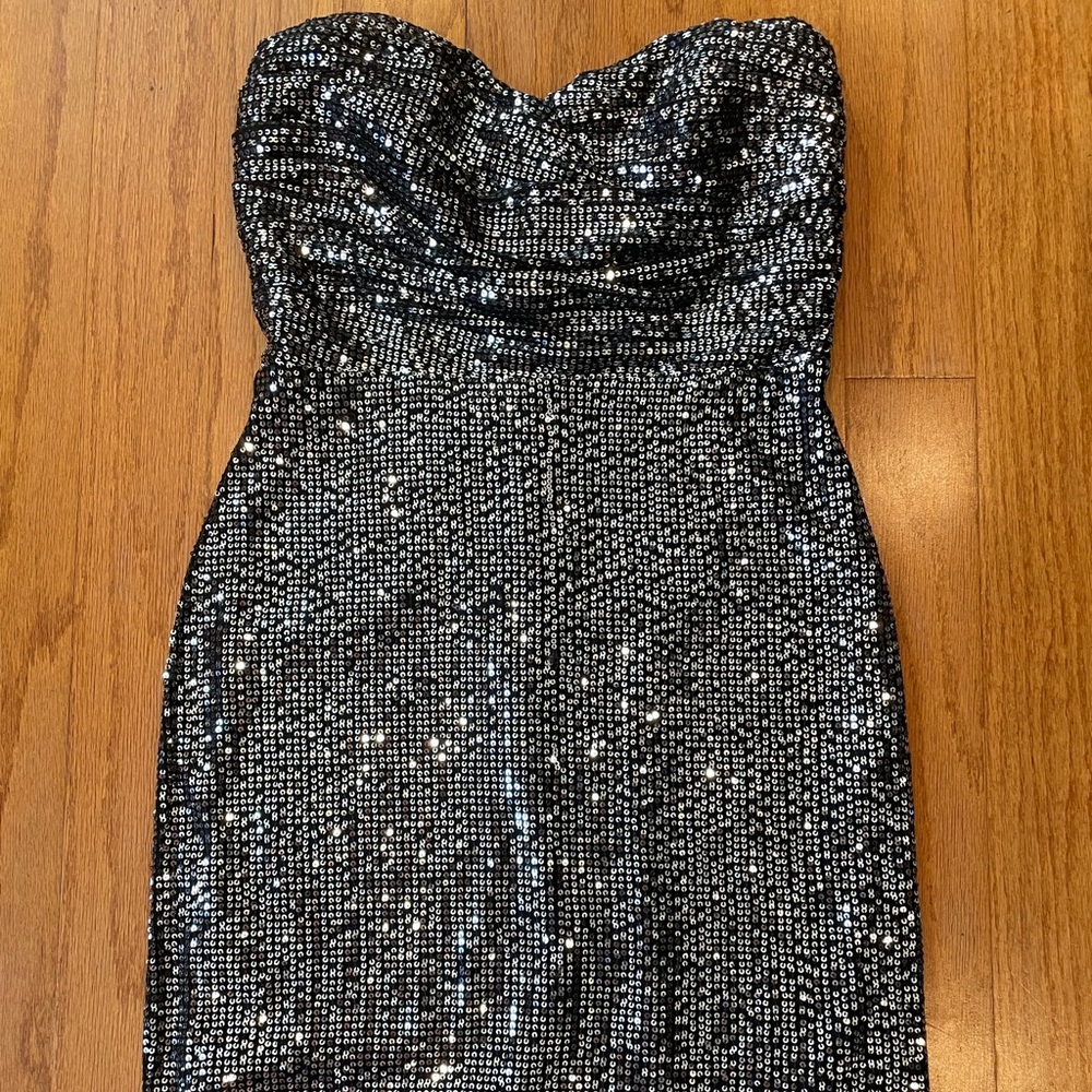 Lulu’s Bodycon Sequin Strapless Dress